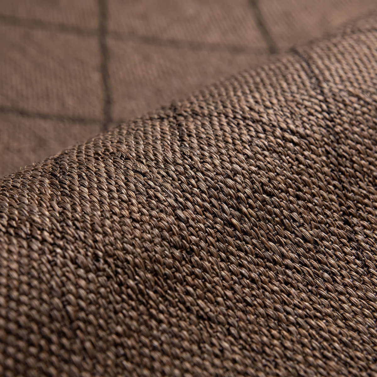 Zoom qualité du tissage du tapis Cassis Café