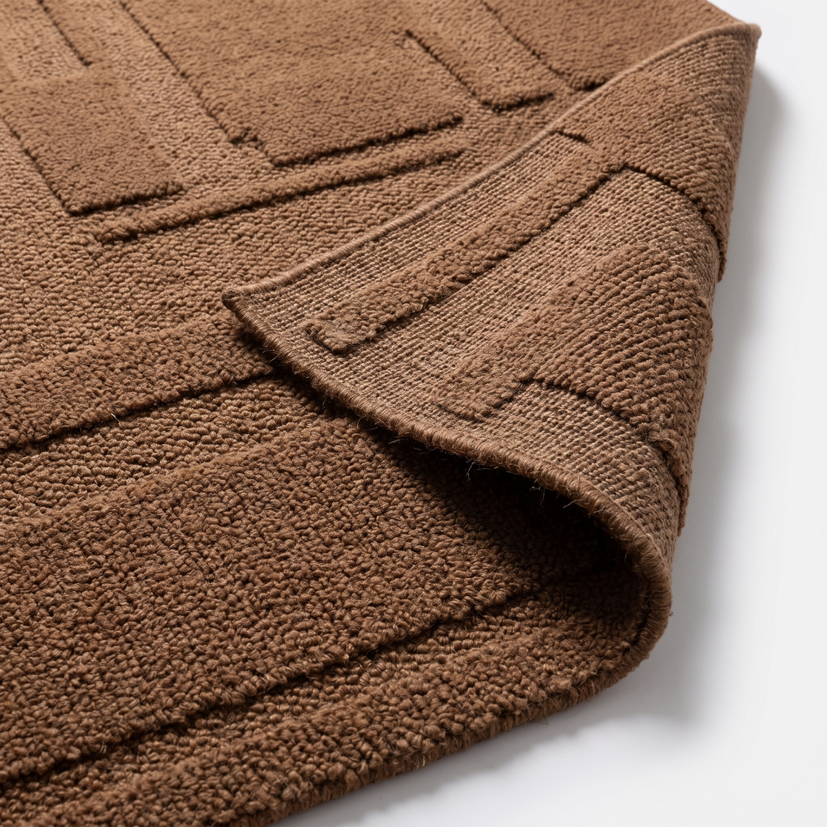 Angle et pli du tapis recyclé Maussane - détail du tissage