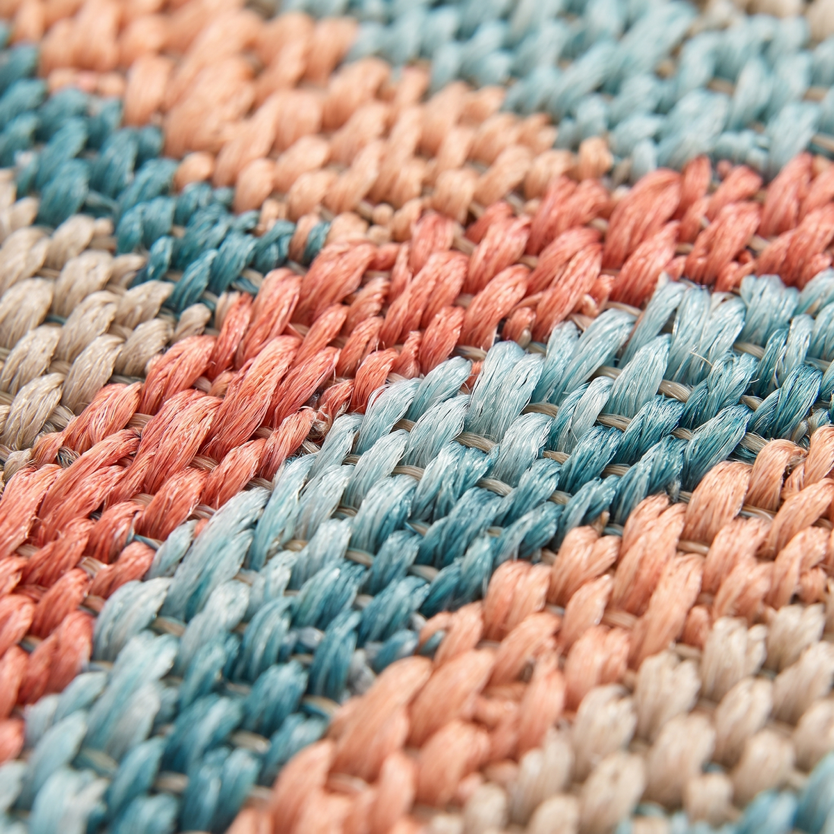 Zoom qualité du tissage du tapis Biot ovale Multico