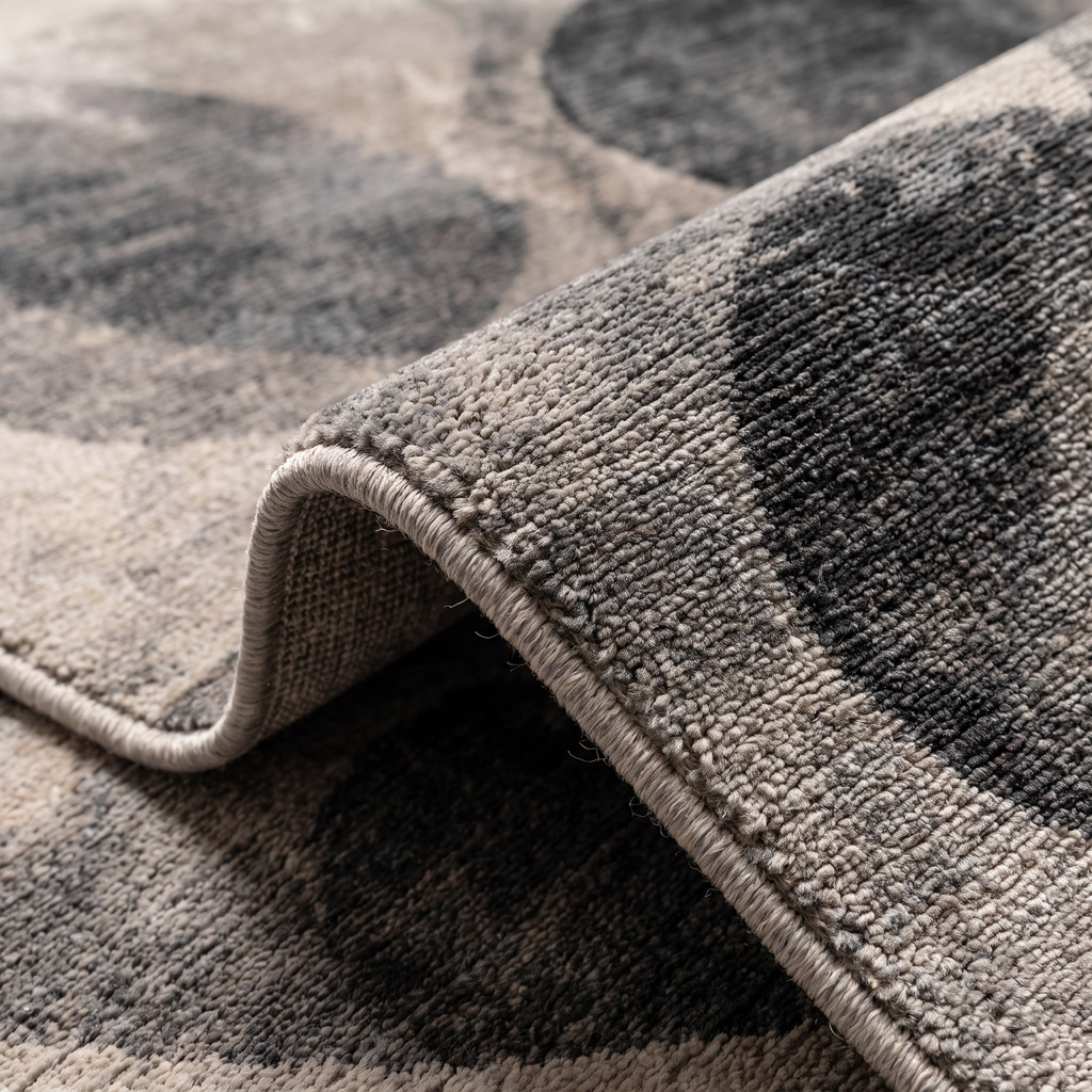 Angle et pli du tapis Belledonne Acier - détail du tissage