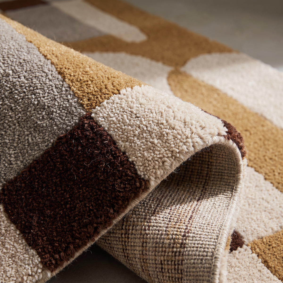 Angle et pli du tapis Ubaye Multico - détail du tissage