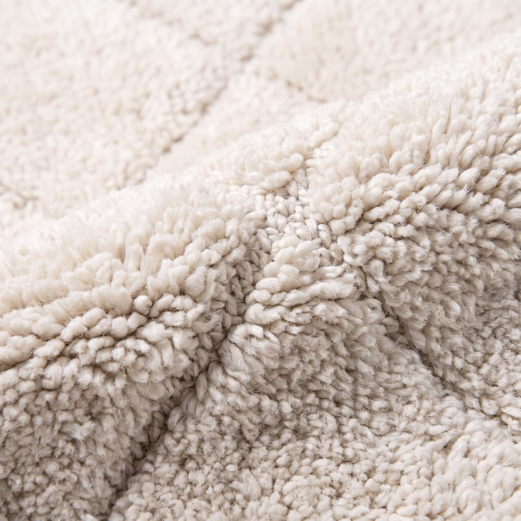 Zoom qualité du tissage du tapis Conques Neige