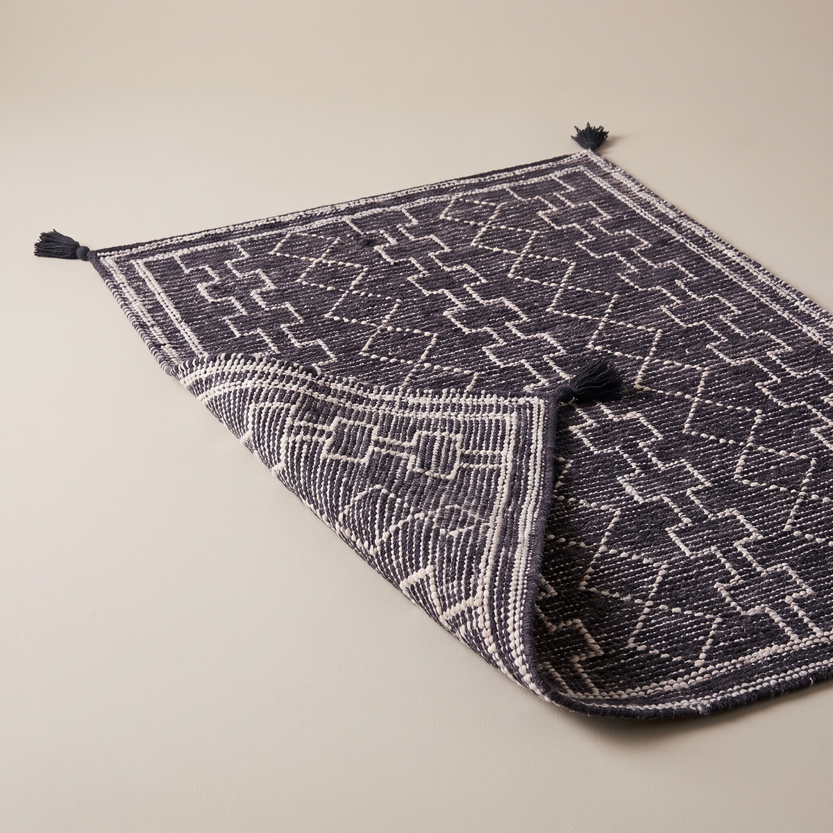 Angle et pli du tapis Dinan - détail du tissage