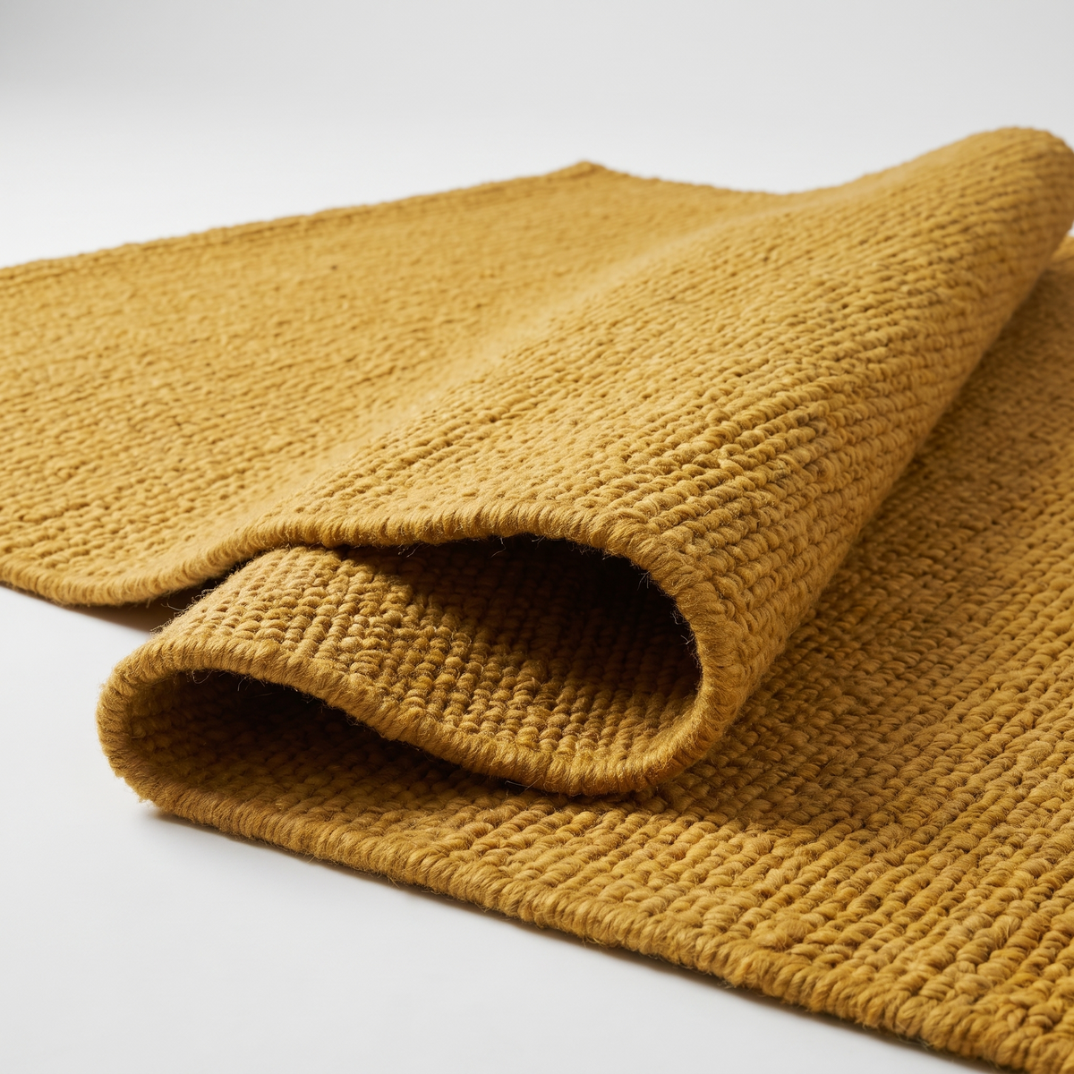 Angle et pli du tapis Arradon Moutarde - détail du tissage