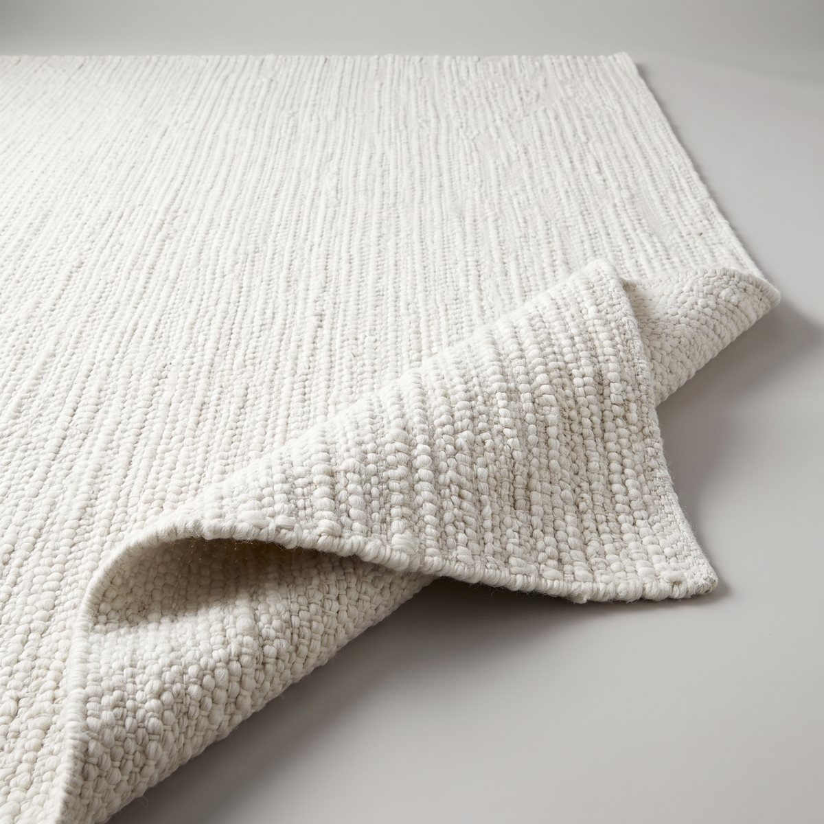 Angle et pli du tapis Colmar Neige - détail du tissage