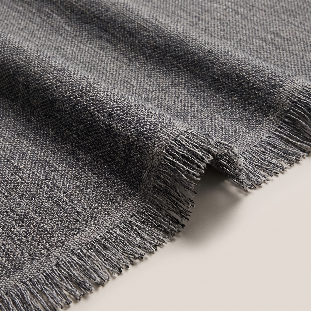 Angle et pli du tapis Marais - détail du tissage