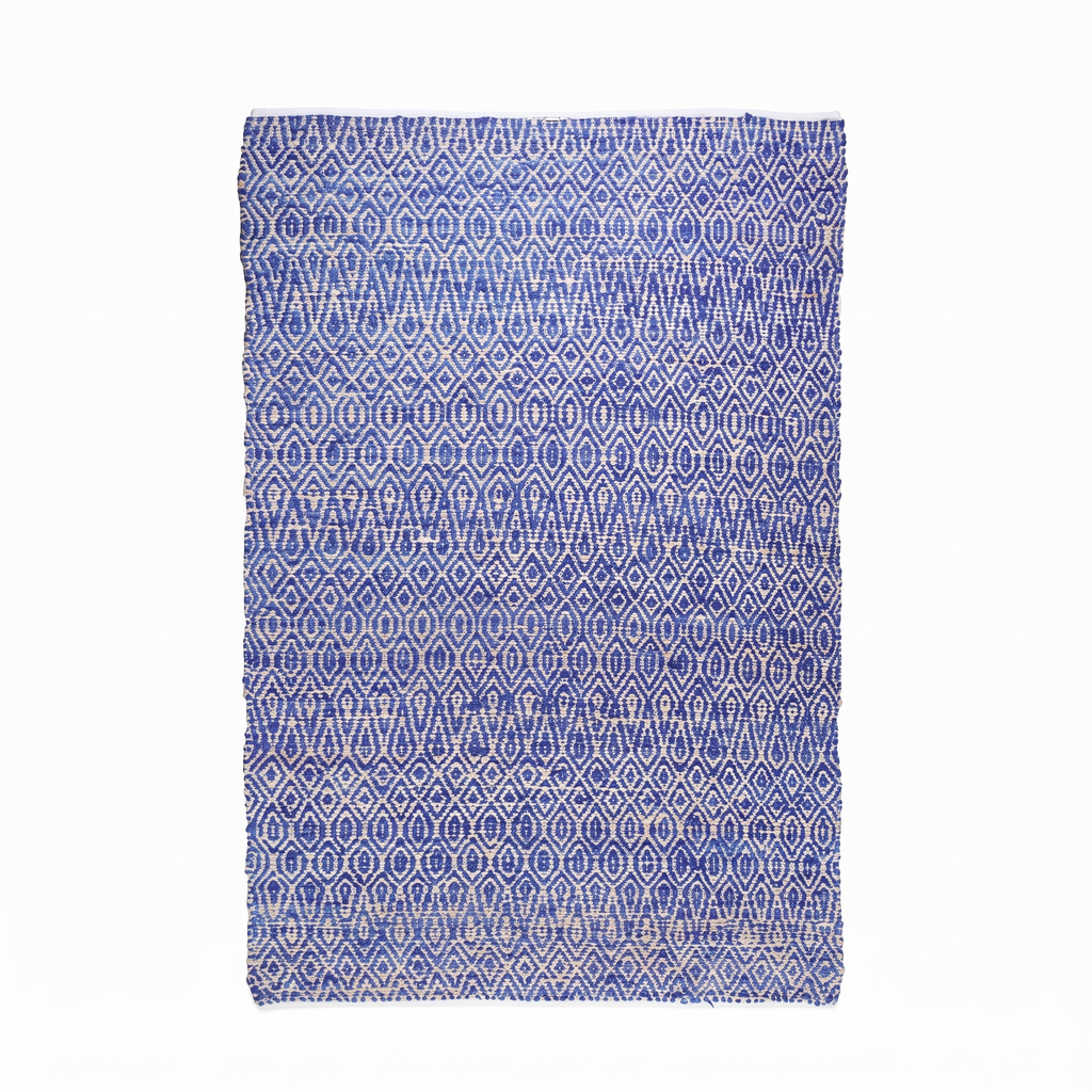 Tapis Lacoste Indigo fond blanc studio