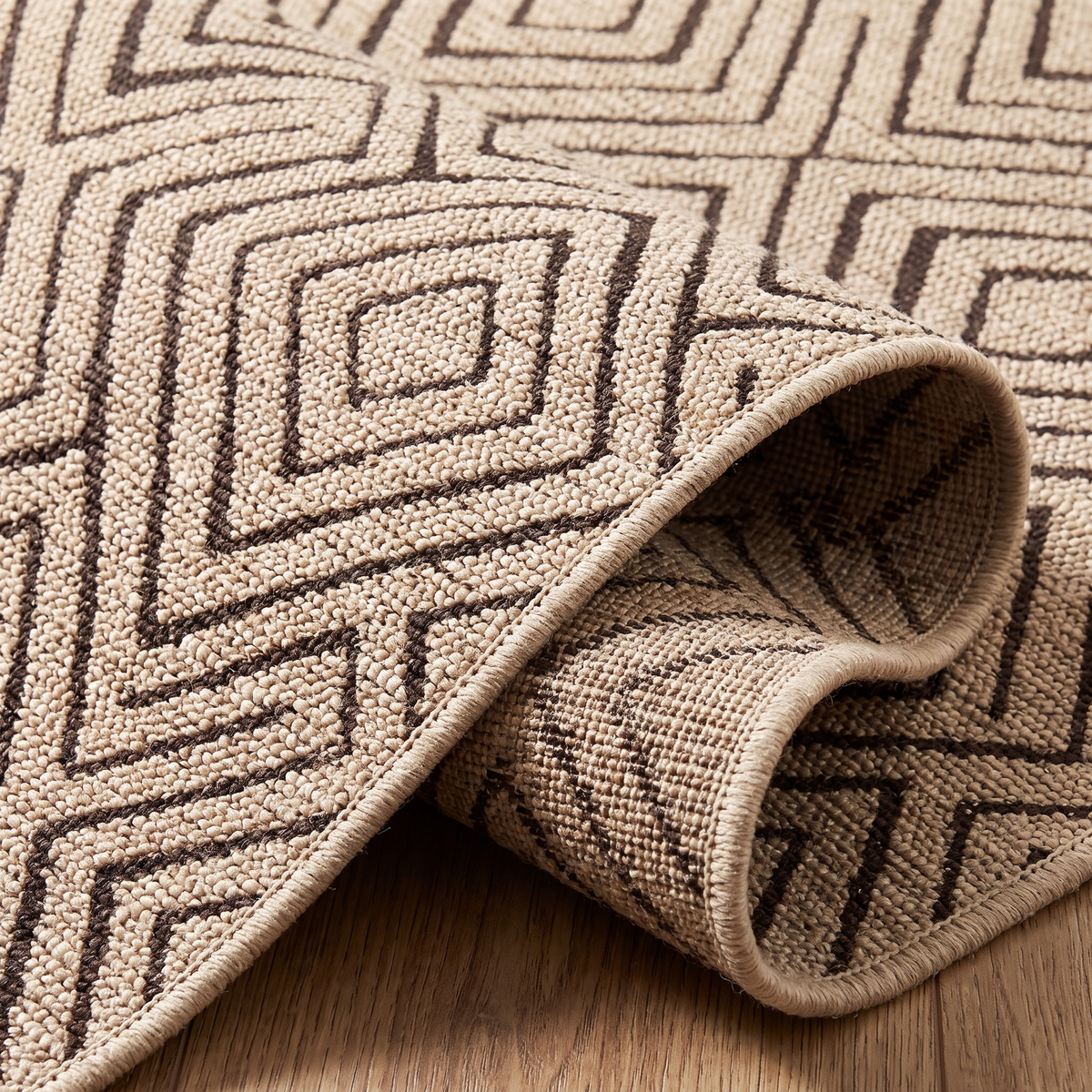 Angle et pli du tapis Ménerbes Naturel - détail du tissage