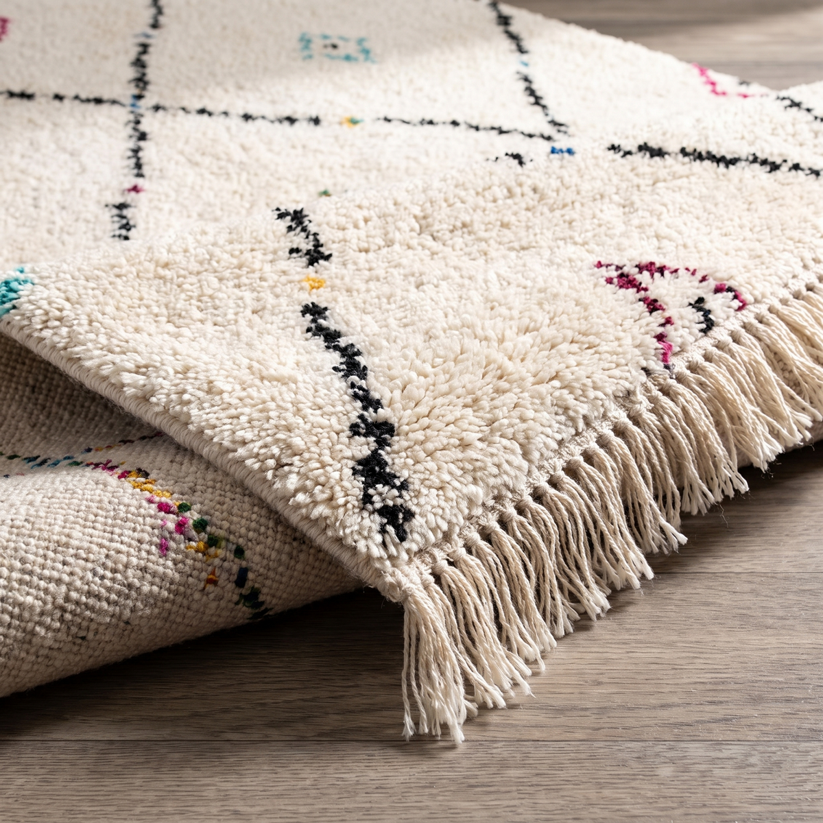 Angle et pli du tapis Rocamadour Multico - détail du tissage