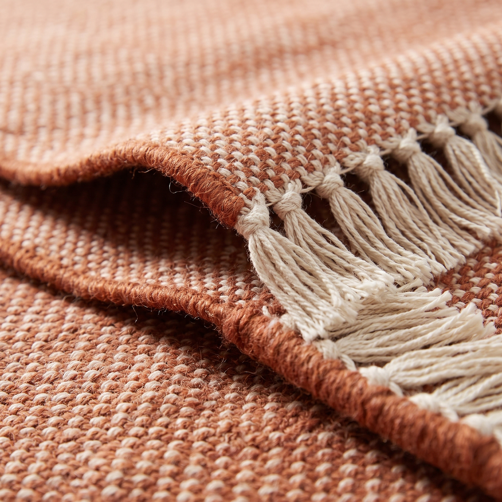 Angle et pli du tapis Banon Moka - détail du tissage