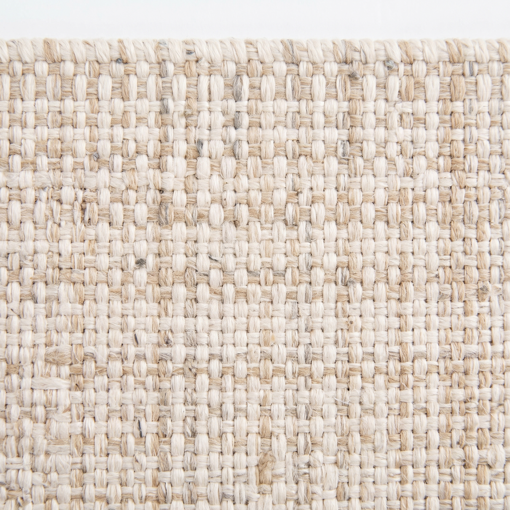 Zoom qualité du tissage du tapis Forcalquier