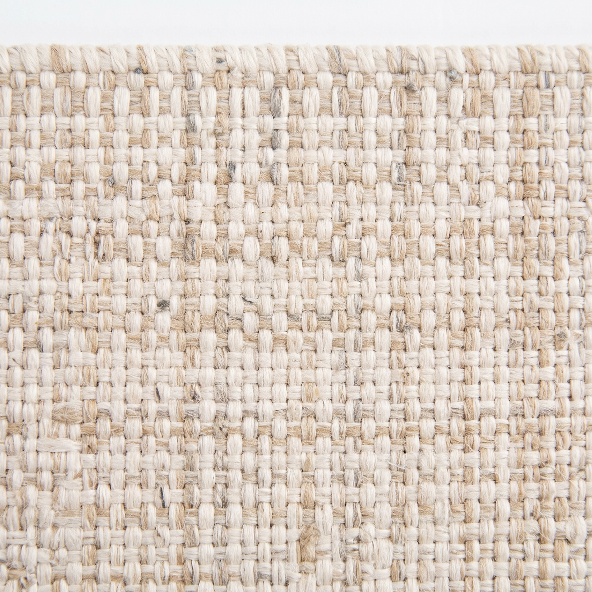 Zoom qualité du tissage du tapis Forcalquier